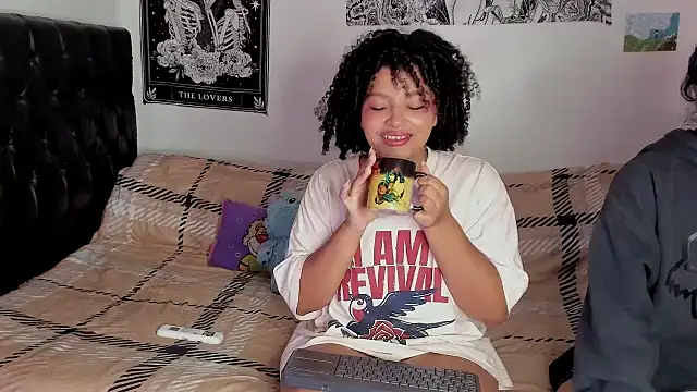 chloe kisses online show from 09-12-25, 10:26