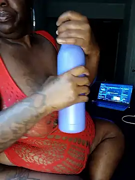 Snapshot of Thickkemzz41 chatting on 11-05-25, 12:32 Thickkemzz41 online show from 11-05-25, 12:32