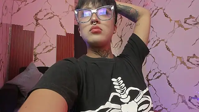 Snapshot of Rebeka-baker chatting on 11-07-25, 12:05 Rebeka-baker online show from 11-07-25, 12:05