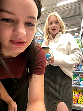 Snapshot of Cum_girlss chatting on 09-15-25, 04:01 Cum girlss online show from 09-15-25, 04:01