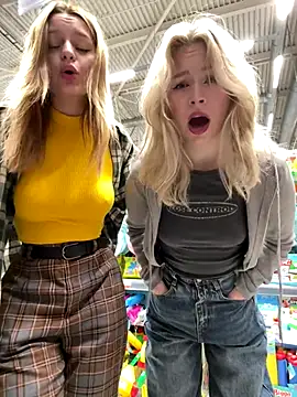 Snapshot of Cum_girlss chatting on 10-19-25, 04:13 Cum girlss online show from 10-19-25, 04:13