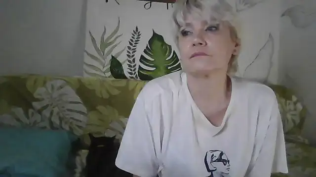 Catty Lady online show from 11-19-25, 07:14