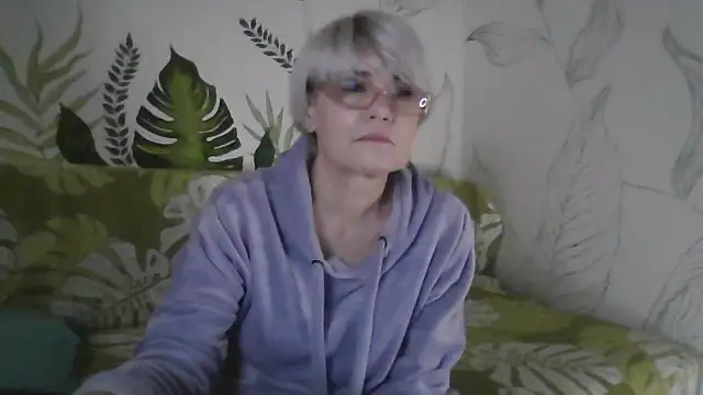 Catty Lady online show from 12-22-25, 07:33