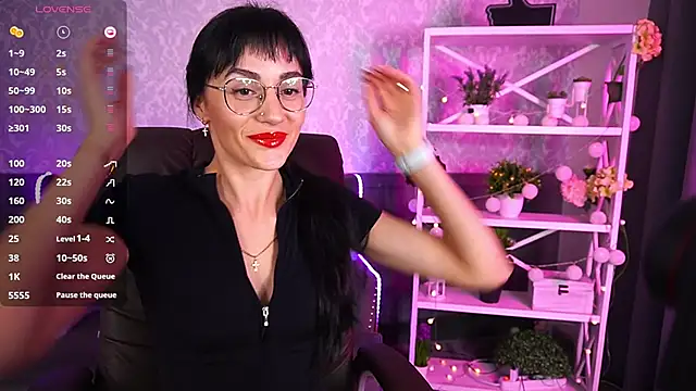 EviLune online show from 10-25-25, 06:21