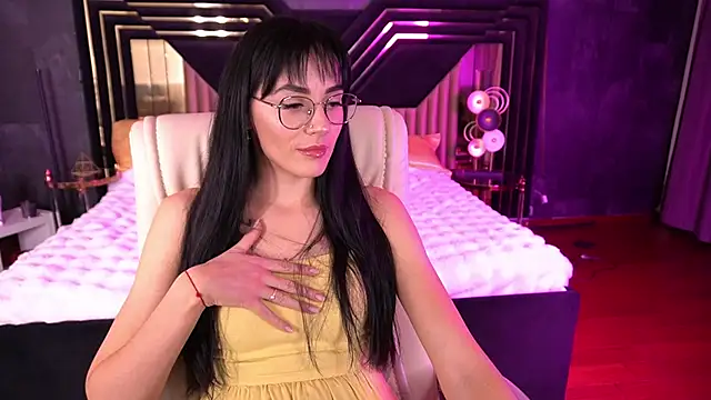 EviLune online show from 11-14-25, 09:13