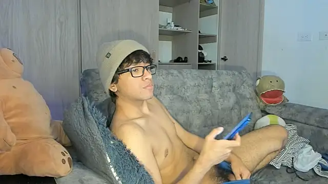 Snapshot of MontyMonty chatting on 08-03-26, 02:22 MontyMonty online show from 08-03-26, 02:22