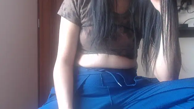 Snapshot of sabrina_v_ chatting on 02-10-26, 03:27 sabrina v online show from 02-10-26, 03:27