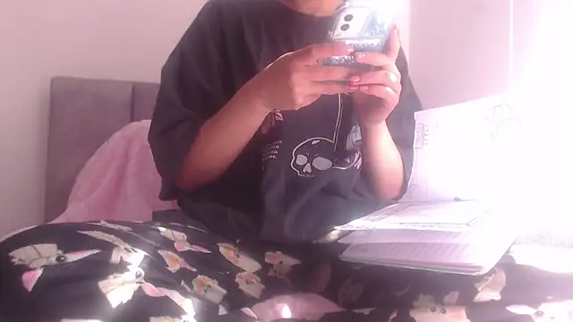 Snapshot of sabrina_v_ chatting on 02-20-26, 07:14 sabrina v online show from 02-20-26, 07:14