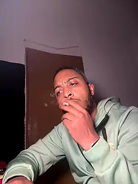 Snapshot of Minidemonkush chatting on 12-21-25, 03:24 Minidemonkush online show from 12-21-25, 03:24