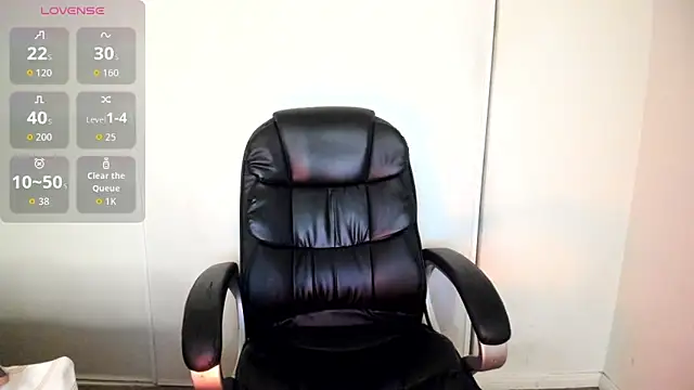 Snapshot of mayaamor chatting on 10-10-25, 04:33 mayaamor online show from 10-10-25, 04:33