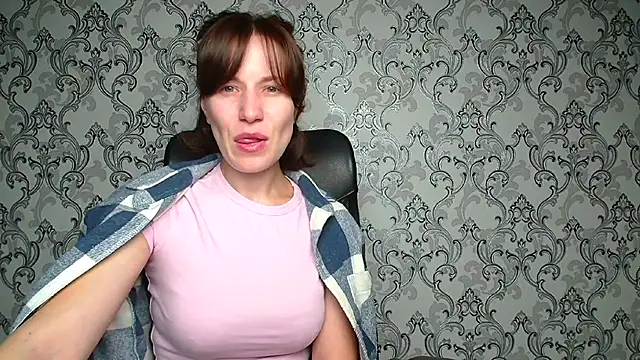 Kelly Kisss online show from 11-24-25, 06:02