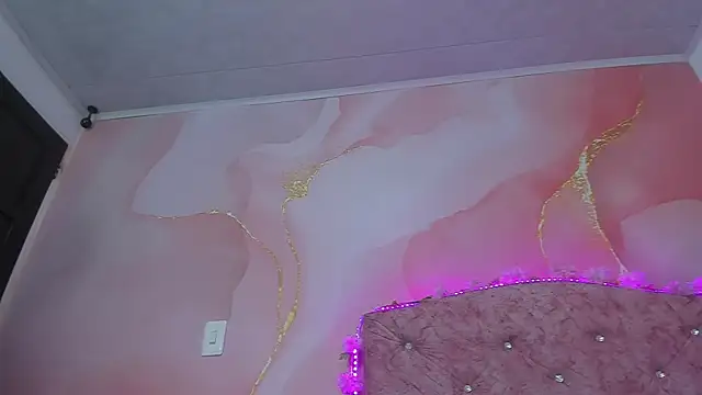 violet taylor  online show from 11-20-25, 02:12