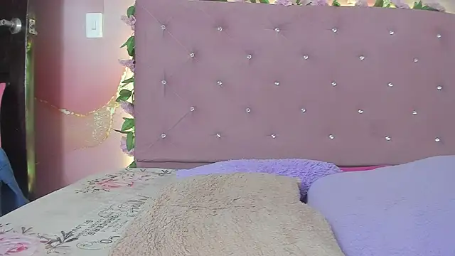 violet taylor  online show from 05-26-26, 02:18