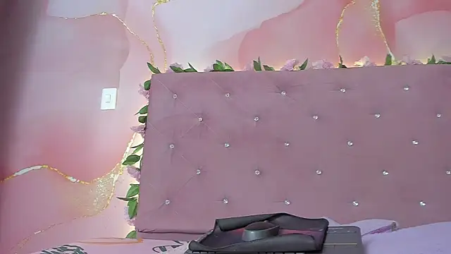 violet taylor  online show from 07-14-26, 02:16