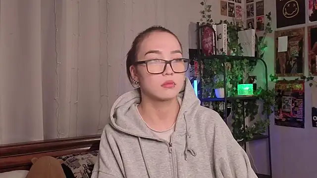 OdetteBiddy online show from 12-16-25, 08:14