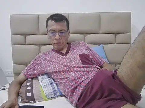 skinnylatino51 online show from 11-01-25, 12:23