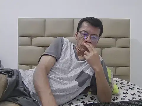 skinnylatino51 online show from 04-25-26, 12:46