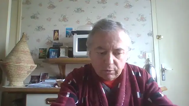 Snapshot of gegevincent chatting on 11-02-25, 12:40 gegevincent online show from 11-02-25, 12:40