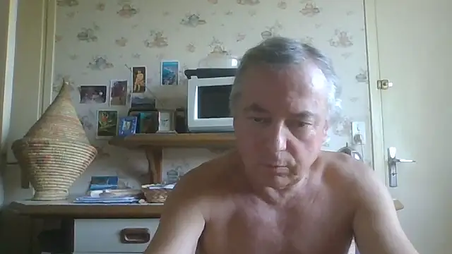 Snapshot of gegevincent chatting on 06-12-26, 03:00 gegevincent online show from 06-12-26, 03:00