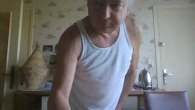 Snapshot of gegevincent chatting on 06-15-26, 07:43 gegevincent online show from 06-15-26, 07:43