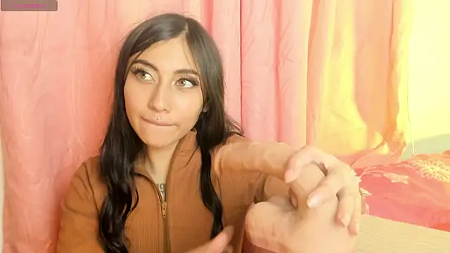 Alanaloiiss  online show from 05-06-26, 08:14