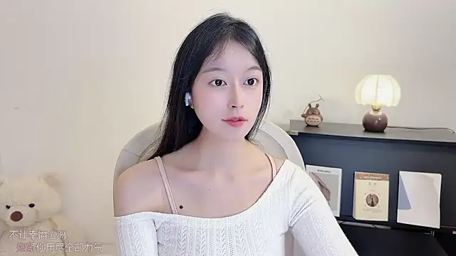 Snapshot of Onechestnut chatting on 10-12-25, 11:20 Onechestnut online show from 10-12-25, 11:20