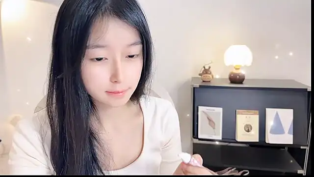 Snapshot of Onechestnut chatting on 11-06-25, 12:28 Onechestnut online show from 11-06-25, 12:28