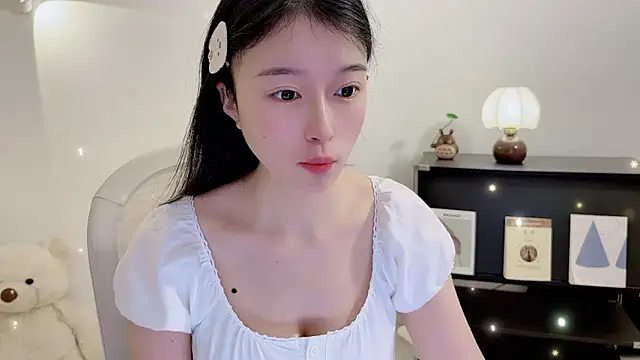 Snapshot of Onechestnut chatting on 11-26-25, 06:14 Onechestnut online show from 11-26-25, 06:14