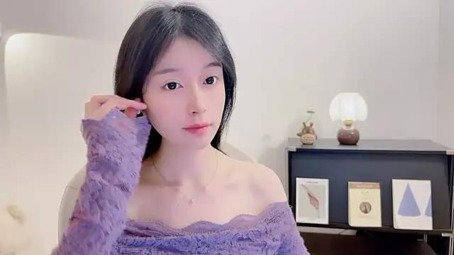 Snapshot of Onechestnut chatting on 11-30-25, 05:55 Onechestnut online show from 11-30-25, 05:55