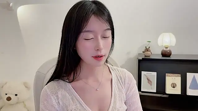 Snapshot of Onechestnut chatting on 12-01-25, 06:02 Onechestnut online show from 12-01-25, 06:02