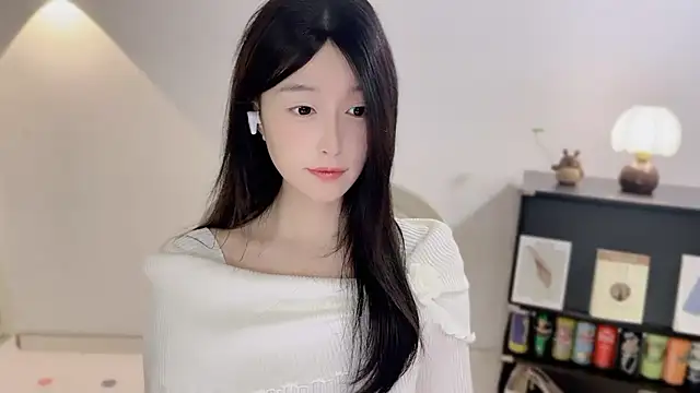 Snapshot of Onechestnut chatting on 12-20-25, 01:07 Onechestnut online show from 12-20-25, 01:07