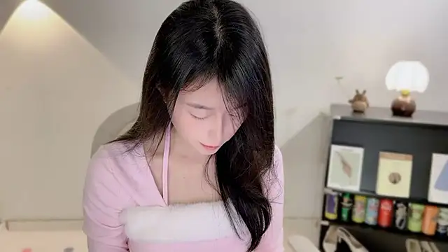 Snapshot of Onechestnut chatting on 12-21-25, 12:45 Onechestnut online show from 12-21-25, 12:45