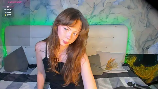 Snapshot of LolaMeddisson chatting on 12-19-25, 09:11 LolaMeddisson online show from 12-19-25, 09:11