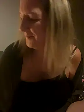 X-Victoria-X online show from 10-13-25, 04:01