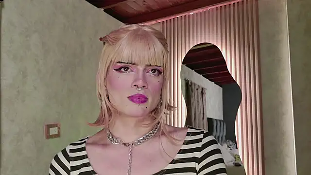 Snapshot of Taurito___ chatting on 12-22-25, 12:07 Taurito online show from 12-22-25, 12:07