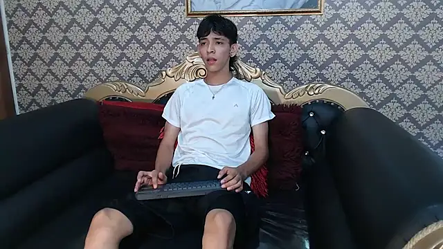 Snapshot of Sebas_cat chatting on 09-13-25, 07:57 Sebas cat online show from 09-13-25, 07:57