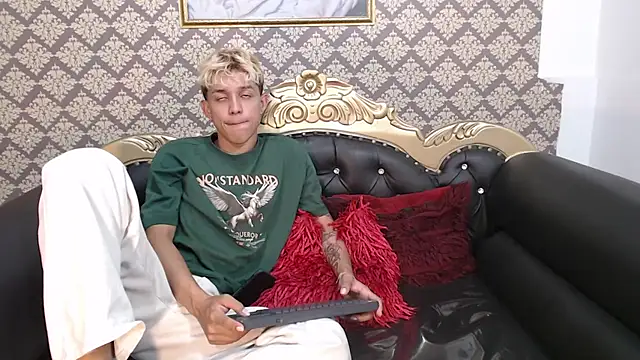 Snapshot of Sebas_cat chatting on 09-20-25, 04:24 Sebas cat online show from 09-20-25, 04:24