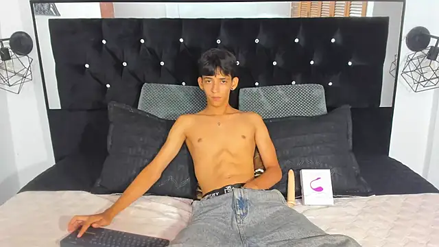 Snapshot of Sebas_cat chatting on 10-12-25, 11:04 Sebas cat online show from 10-12-25, 11:04