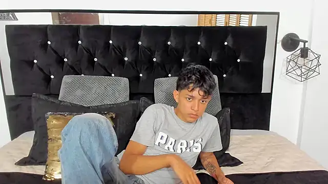 Snapshot of Sebas_cat chatting on 10-16-25, 10:00 Sebas cat online show from 10-16-25, 10:00