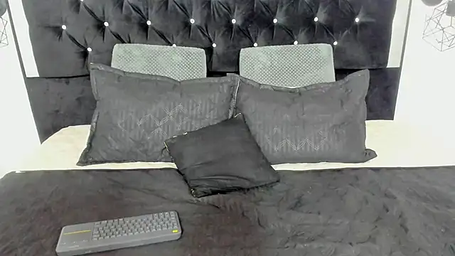 Snapshot of Sebas_cat chatting on 10-19-25, 09:59 Sebas cat online show from 10-19-25, 09:59