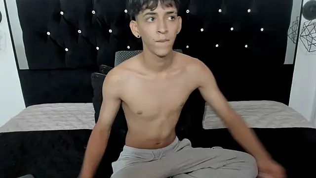 Snapshot of Sebas_cat chatting on 02-07-26, 02:48 Sebas cat online show from 02-07-26, 02:48