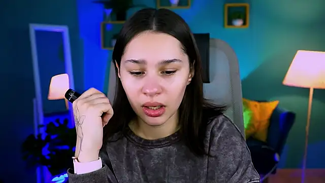 KimClarks  online show from 11-11-25, 01:11