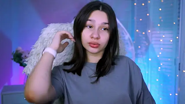 Snapshot of KimClarks_ chatting on 11-19-25, 12:27 KimClarks online show from 11-19-25, 12:27