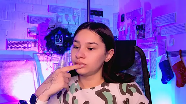 Snapshot of KimClarks_ chatting on 12-21-25, 06:42 KimClarks online show from 12-21-25, 06:42