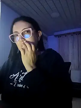 Snapshot of Romina693 chatting on 09-18-25, 06:48 Romina693 online show from 09-18-25, 06:48