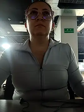 Snapshot of Romina693 chatting on 10-04-25, 06:11 Romina693 online show from 10-04-25, 06:11