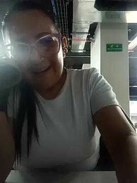 Snapshot of Romina693 chatting on 10-12-25, 06:23 Romina693 online show from 10-12-25, 06:23