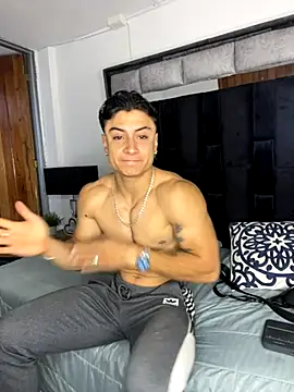 Snapshot of MR_MUSCLE chatting on 10-12-25, 12:04 MR MUSCLE online show from 10-12-25, 12:04