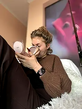 KellyKeler online show from 10-27-25, 10:52