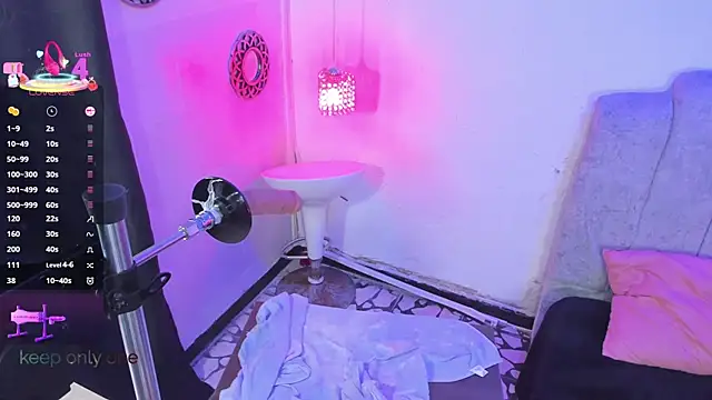 Snapshot of bigboobs_violeta chatting on 01-10-26, 10:03 bigboobs violeta online show from 01-10-26, 10:03